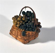 Lotto 83 - Piccolo cestino con uva