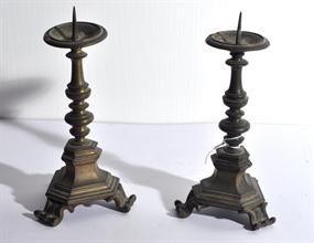 Lotto 151 - Coppia di candelabri