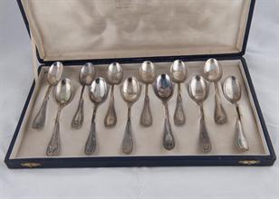 Lotto 56 - Set di 12 cucchiaini in argento