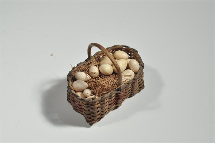Lotto 59 - Cestino con uova