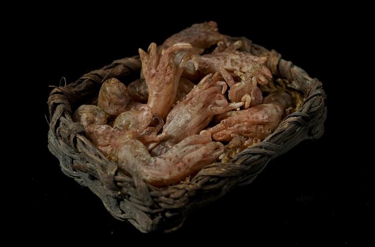 Lotto 205 - Cestino con moscardini