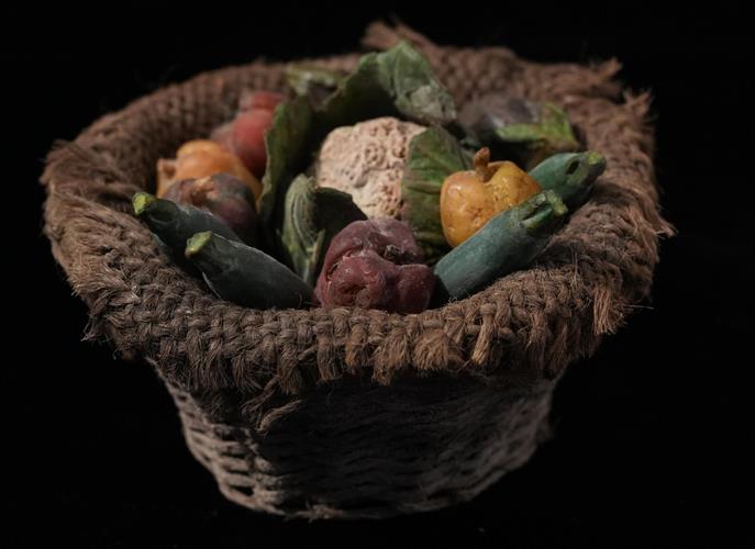 Lotto 244 - Cestino con ortaggi