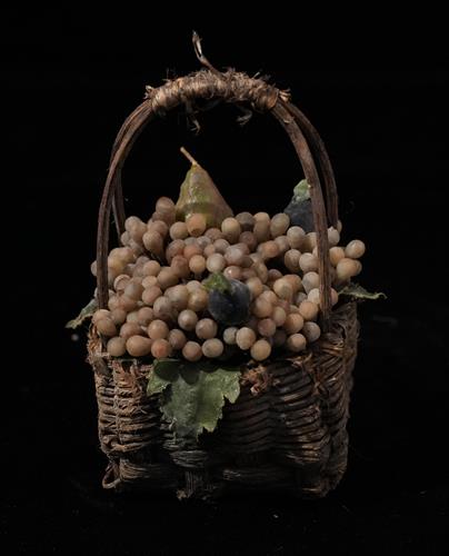 Lotto 247 - Cestino con uva e pere