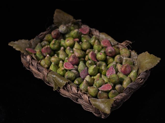 Lotto 256 - Cestino con fichi