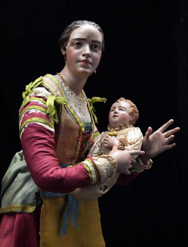 Lotto 26 - Donna con bambino in fasce