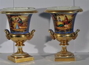Lotto 186 - Coppia di vasi in porcellana